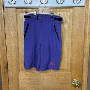 Kids mountain bike shorts, not padded. Size youth XL. Great condition!